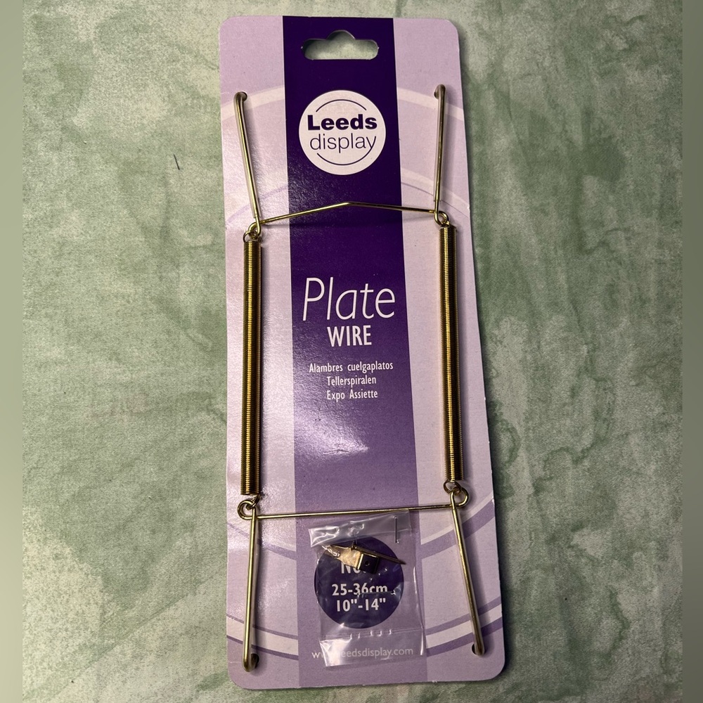 NWT Leeds Display Decorative Plate Wall Hanger